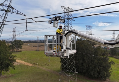 Crest Robot on transmission line William