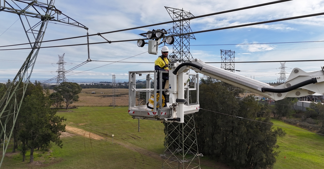 Crest Robot on transmission line William