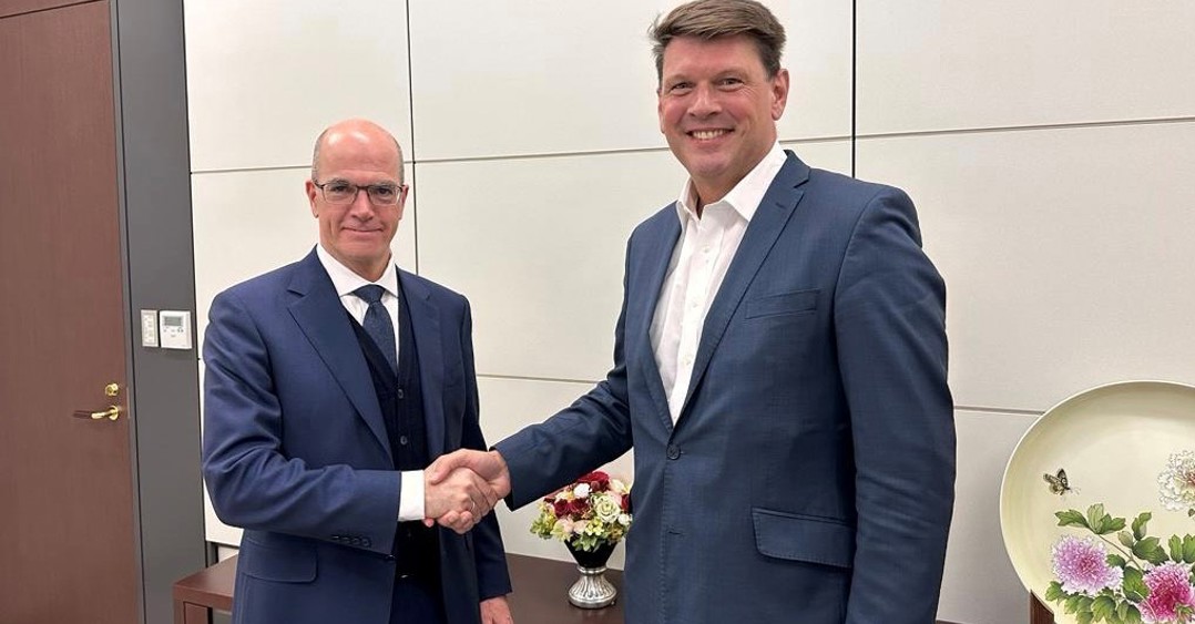 Hitachi Energy CEO Claudio Facchin and Transgrid CEO Brett Redman 2